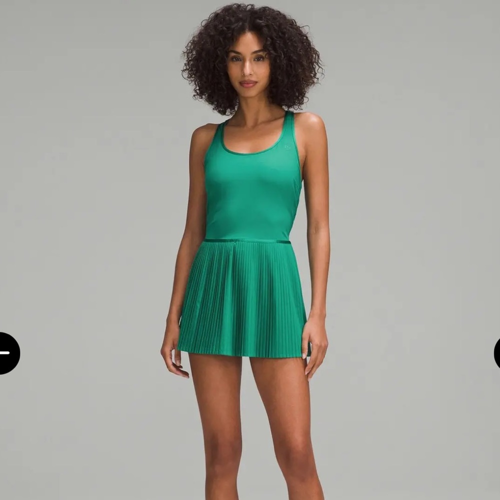 Lululemon Scoop-Neck Pleated Linerless
Tennis Dress green size 6